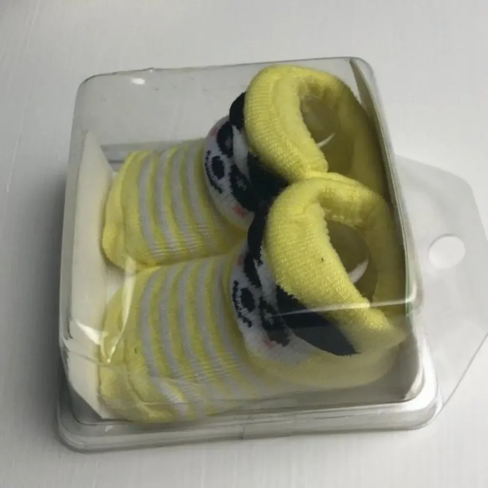Fiddlesticks Baby booties size 0 to 6 months
